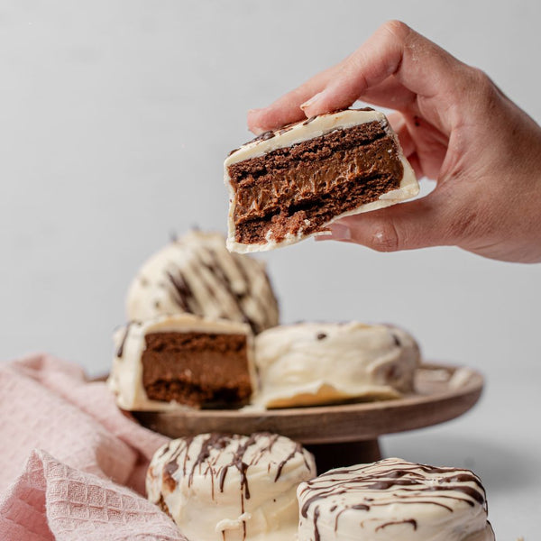 ALFAJOR KETO CON BAÑO DE CHOCOLATE BLANCO